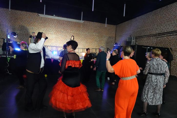 Thé dansant thème carnaval113.JPG
